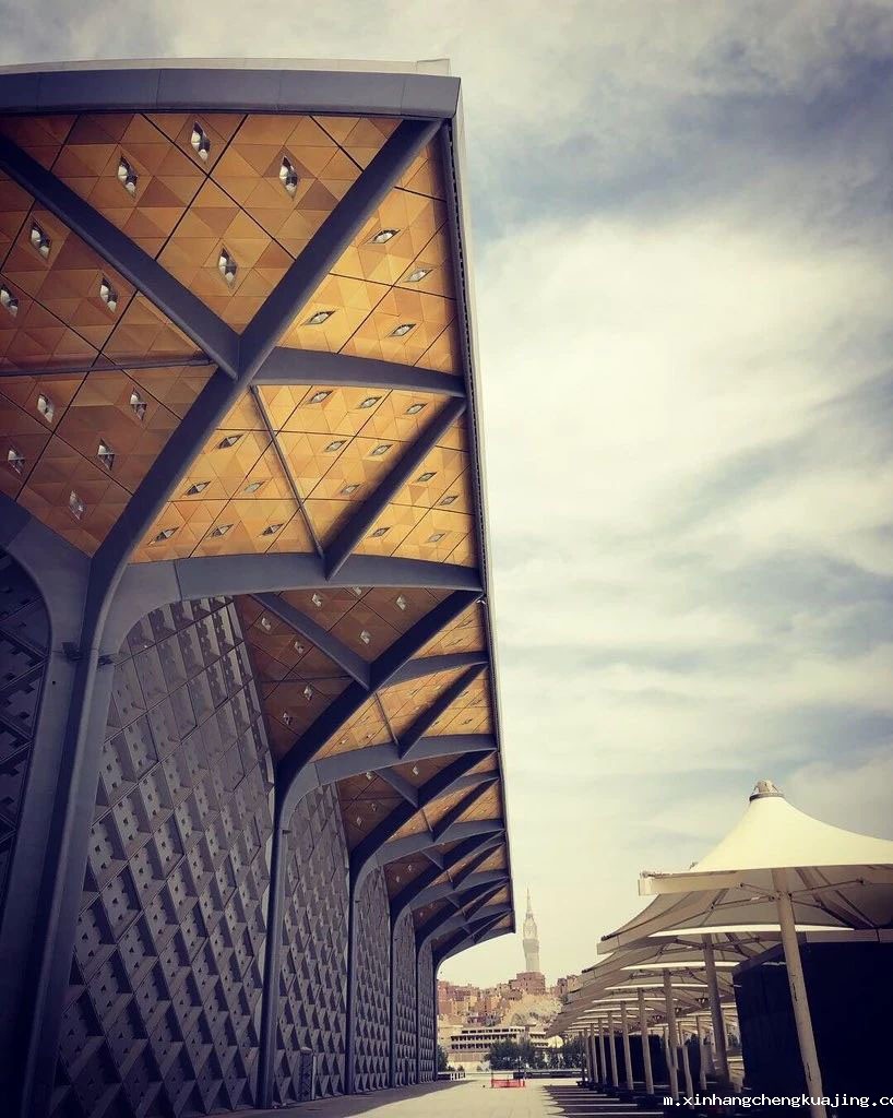 哈拉曼高铁站台 世界杯直播平台网站官网膜结构.jpg