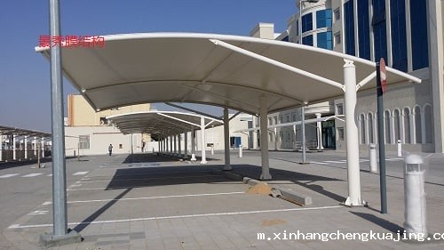 钢膜结构停车棚