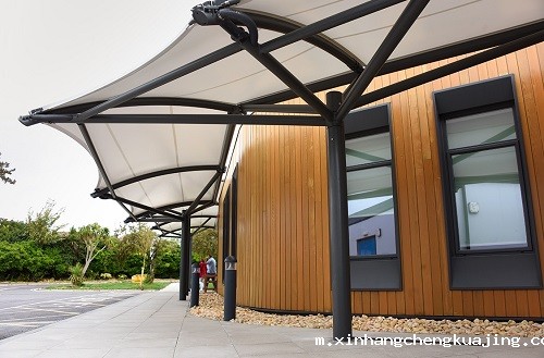 人行步道雨棚造价