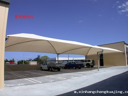 张拉膜车棚的施工周期和成本如何控制