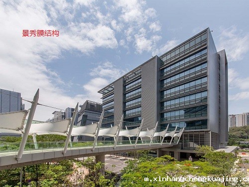 人行天桥膜结构顶棚：一种轻巧透明的新型建筑形式