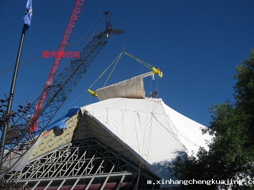 云南昆明理工大学体育场张拉膜工程