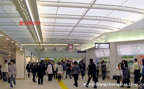 钢膜结构遮阳棚商业街