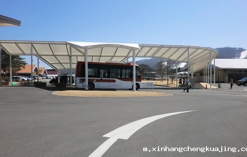 出口膜结构公交候车亭